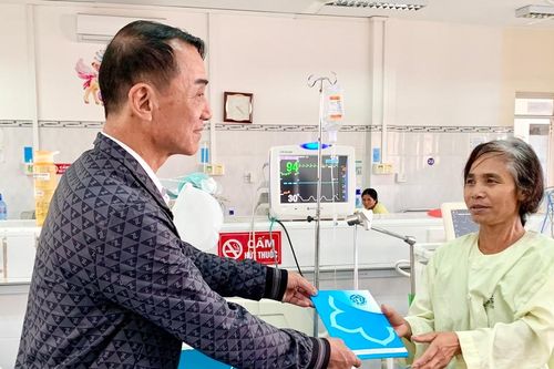 Bảo hiểm Xã hội Gia Lai: Thăm, tặng quà bệnh nhân tham gia BHYT có hoàn cảnh khó khăn