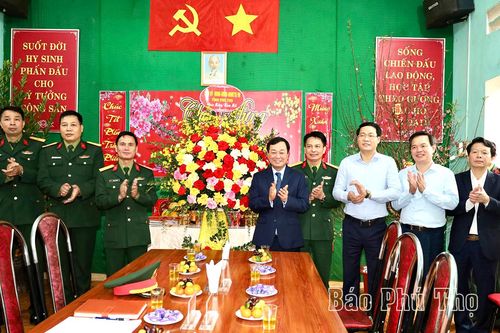 Chủ tịch UBND tỉnh Bùi Văn Quang thăm, kiểm tra đơn vị quân đội trực Tết