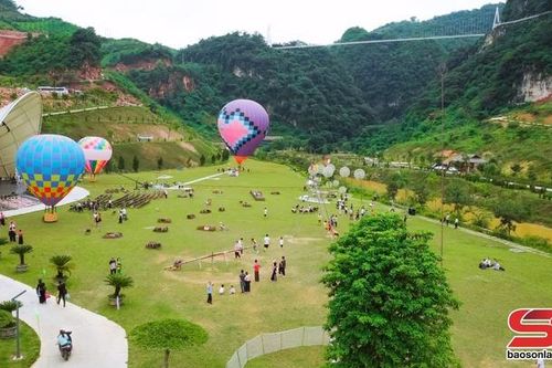 Mộc Châu chào đón du khách trong dịp Tết Nguyên đán