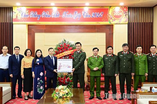 Chủ tịch UBND tỉnh Nguyễn Văn Sơn chúc Tết Công an tỉnh