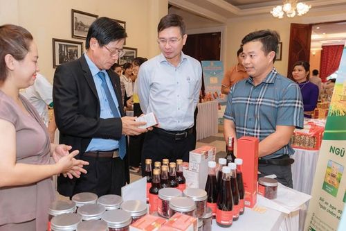 Tốt gỗ tốt cả nước sơn