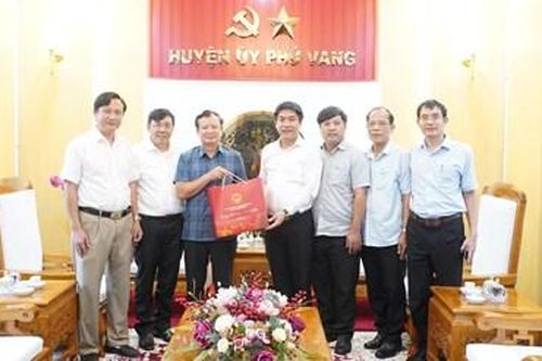 Bí thư Tỉnh ủy Lê Trường Lưu thăm, chúc tết tại Phú Vang và cán bộ bảo vệ rừng A Lưới