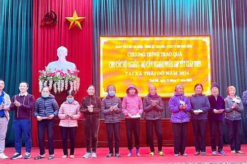 Công ty Nhiệt điện Thái Bình: Thăm, tặng quà Tết các gia đình chính sách