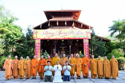 Ban Tri sự Giáo đoàn VI - Hệ phái Khất sĩ thăm, chúc Tết các miền tịnh xá