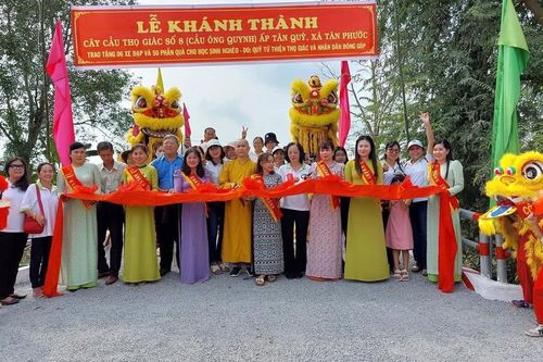 Khánh thành cầu Thọ Giác 8 và tặng quà Tết Giáp Thìn cho học sinh khó khăn
