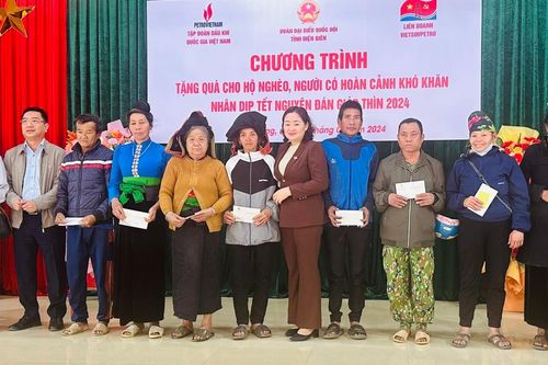 Huy động hơn 5 tỷ đồng tặng quà Tết người nghèo Điện Biên
