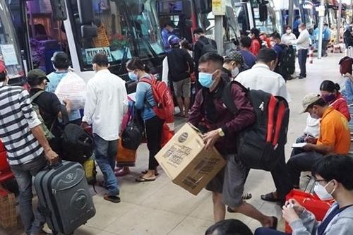 Hàng không và đường sắt tăng công suất phục vụ người dân