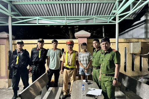 CSGT giải cứu bé gái trên ôtô bị kẻ xấu dụ dỗ vào Nam