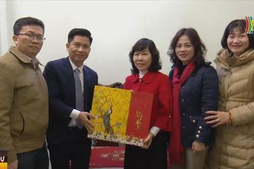 Ngành giáo dục Hà Nội chăm lo tết đối với giáo viên