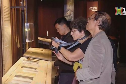 Triển lãm 'Khơi nguồn đạo học' truyền thống coi trọng hiền tài