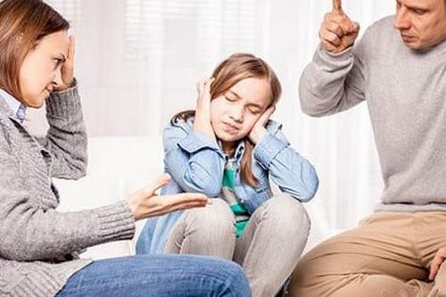 Lặp lại 4 điều mỗi khi con chưa ngoan, cha mẹ đang vô tình 'đẩy con' ngày càng xa mình
