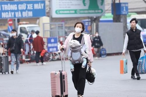 Xin nghỉ sớm, nhiều người lỉnh kỉnh đồ đạc về quê chiều 27 Tết