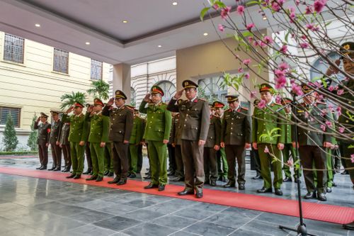 Dâng hương tưởng nhớ các anh hùng, liệt sỹ Công an Thủ đô dịp Tết Giáp Thìn 2024