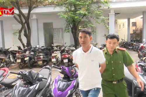 Cướp giật dây chuyền vàng đem bán lấy tiền đưa vợ sắm Tết