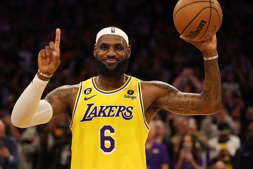 Bàn chân kỳ dị của LeBron James