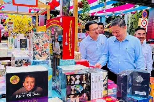 Lãnh đạo TP.HCM kiểm tra Lễ hội Đường sách Tết trước giờ khai mạc