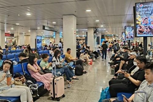 Đón lượng khách kỷ lục gần 135.000 người, sân bay Tân Sơn Nhất vẫn thông thoáng