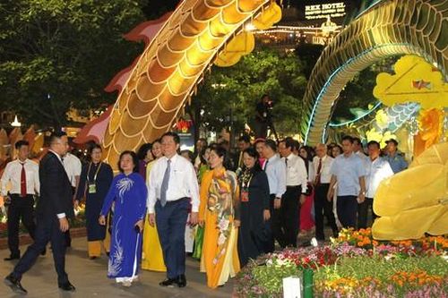 Đường hoa Nguyễn Huệ Tết Giáp Thìn năm 2024: Điểm nhấn không gian văn hóa tết ở TPHCM
