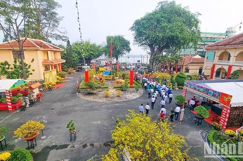 Lãnh đạo tỉnh Vĩnh Long viếng các khu tưởng niệm và di tích