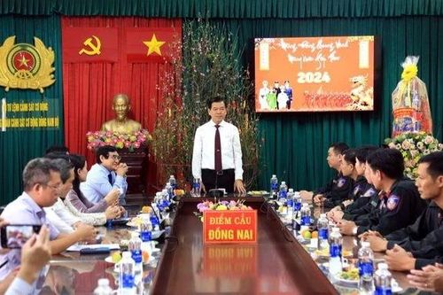 Thăm, chúc Tết 'quả đấm thép' của lực lượng Cảnh sát cơ động ở Đông Nam Bộ