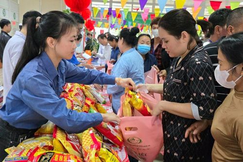 Bệnh viện Hữu nghị đa khoa Nghệ An tổ chức 'Phiên chợ Tết 0 đồng' dành cho bệnh nhân nghèo