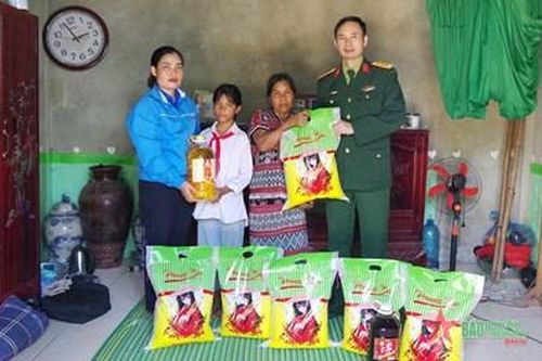 Trao niềm vui tặng trẻ em nghèo