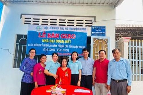 Hậu Giang: Niềm vui trong căn nhà mới