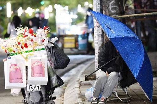 Thức xuyên đêm trông hàng ngày cận Tết