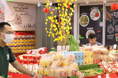 Rau củ, thực phẩm… 'đầy ắp' thị trường