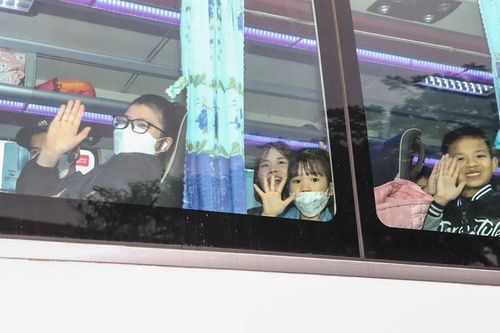 Hạnh phúc, ấm áp những chuyến xe nghĩa tình đưa 1.200 công nhân ở Hà Nội về quê đón tết