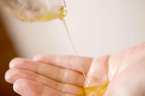 Mẹo giúp bạn có tóc đẹp đón Tết mà không cần ra tiệm