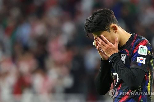 Hàn Quốc bị loại ở bán kết Asian Cup, Son Heung-min cúi đầu xin lỗi