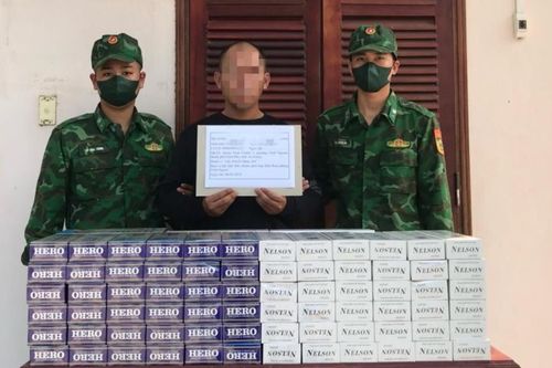 Bắt giữ đối tượng vận chuyển 1.000 bao thuốc lá nhập lậu