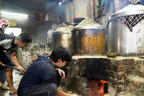 Quảng Nam: Lò bánh tổ xuyên đêm 'đỏ lửa' phục vụ Tết Nguyên đán