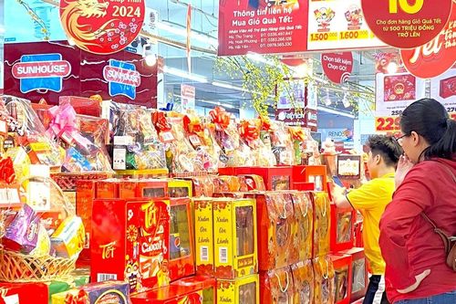 Người trẻ thắt chặt chi tiêu dịp Tết 2024
