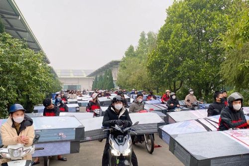 Những món quà thưởng Tết độc, lạ của các doanh nghiệp