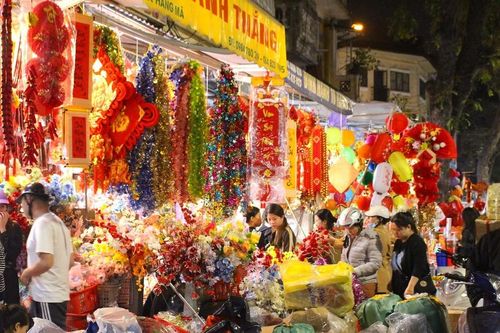 Tục mua sắm Tết đặc biệt ở các địa phương