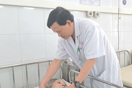 Phẫu thuật loại bỏ khối u khủng cho cụ bà 87 tuổi