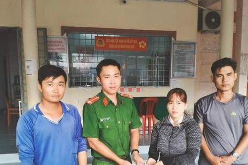Cảm kích tấm lòng của anh bán hành lá ngày giáp Tết