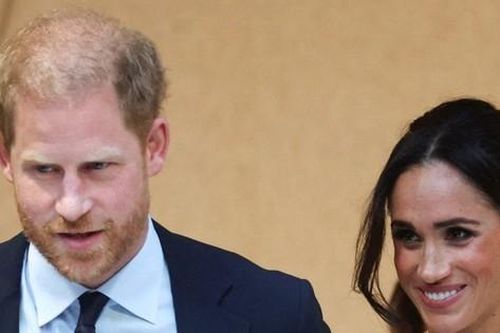 Meghan không về Anh cùng Hoàng tử Harry