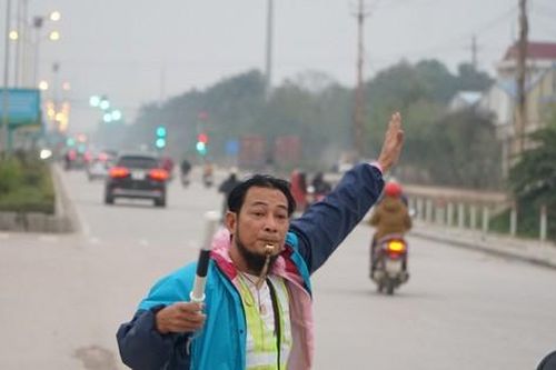 Chuyện về 'gã khùng' điều tiết giao thông ở Thanh Hóa