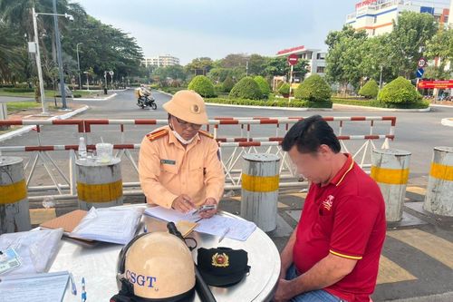 Xe khách 42 chỗ 'nhồi, nhét' 53 người