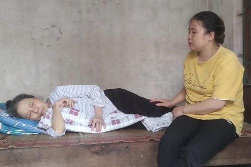 Chăm mẹ ung thư, người phụ nữ đơn thân nghẹn ngào nhớ các con