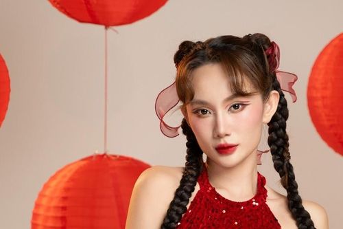 Hoàng Mỹ An áo dài khoe trọn vai trần, MC Thanh Trúc xinh đẹp tuổi 29