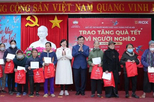 ROX Group trao hơn 3.000 suất quà Tết đến người nghèo