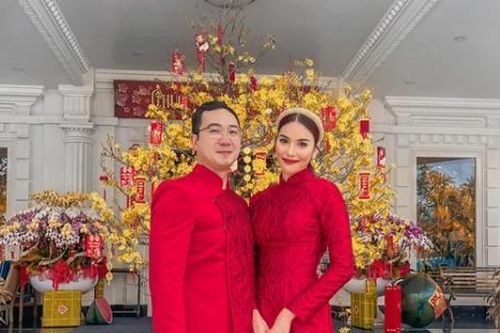 Thăm cơ ngơi của sao Việt cận Tết: Lan Khuê trang hoàng cung điện 'dát vàng', đâu đâu cũng là hoa quý