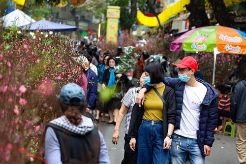 Không khí mua sắm tấp nập của người dân Thủ đô những ngày giáp Tết