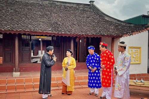 Tìm về 'làng cá gỗ' quê Bác xem bà con nông dân diễn tích trò cổ