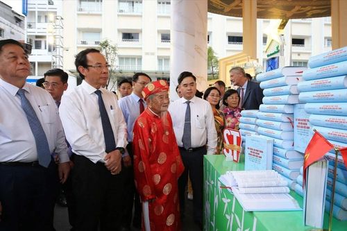 TPHCM: Khai mạc Lễ hội đường sách Tết Giáp Thìn 2024