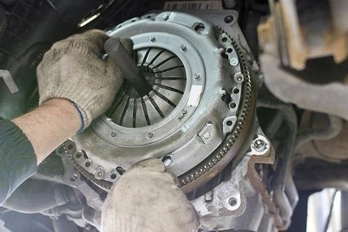Bắt bệnh xe số sàn khó cài số